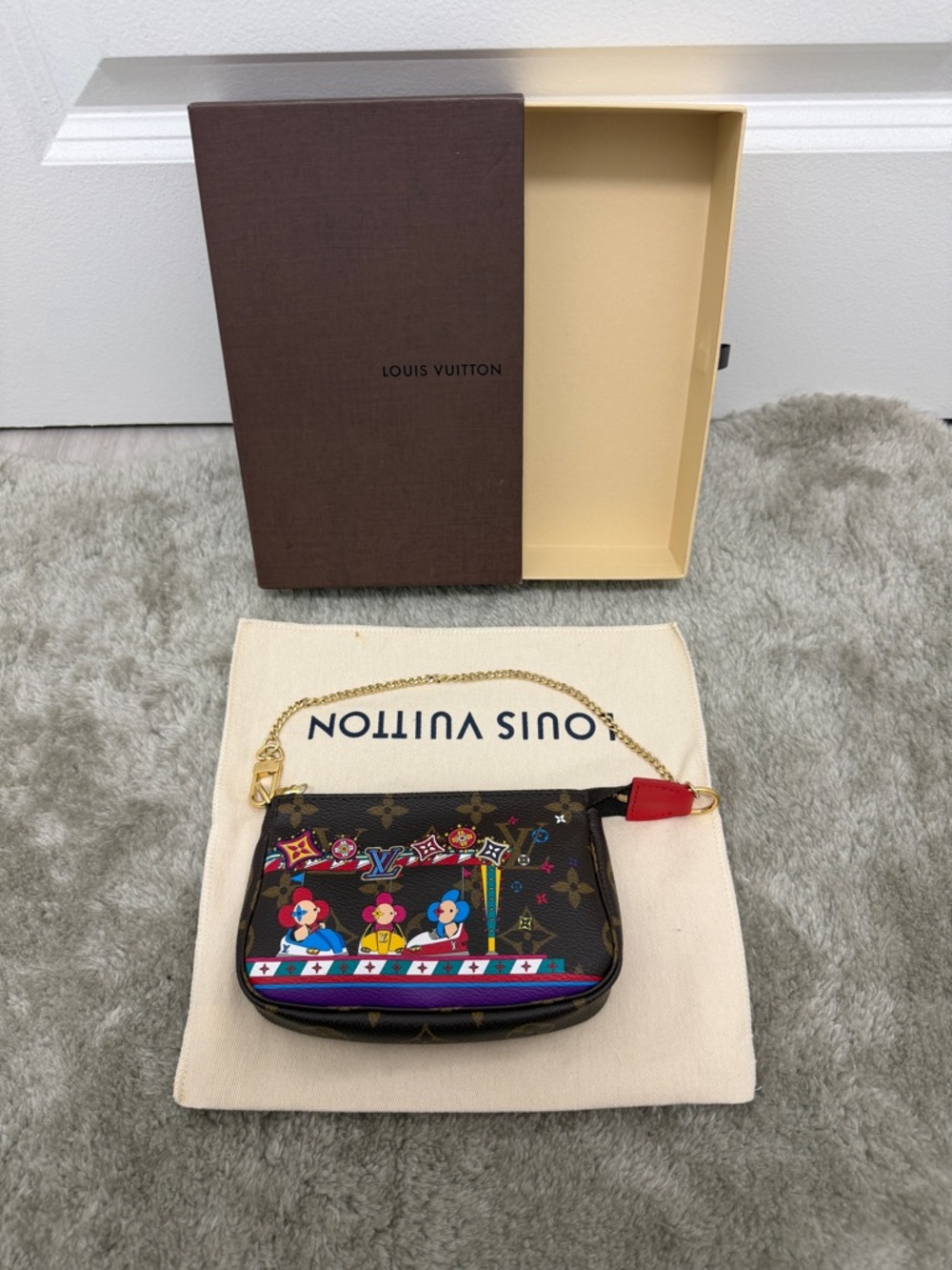 Louis Vuitton Limited Mini
Pochette Accessories